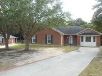 Building Photo - 3 Bedroom 2 Bath W/ Flex Room Pepperidge