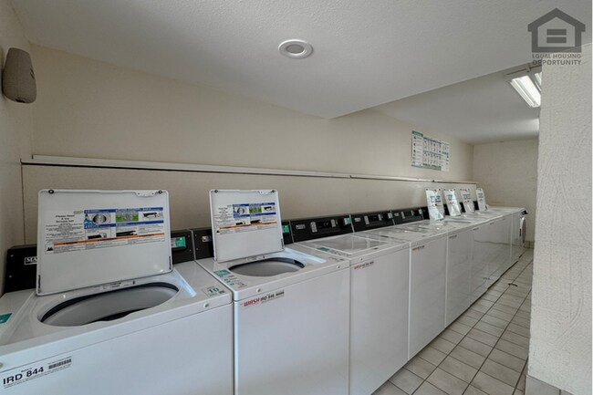 Building Photo - 1Bed/1Bath Partially Furnished Ground Floor Apt at Osborn Rd/68th St! Second Chance Rental!