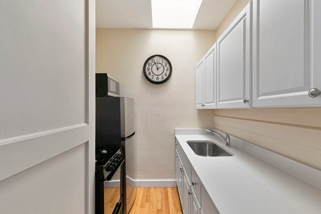 Building Photo - 648 Washington St