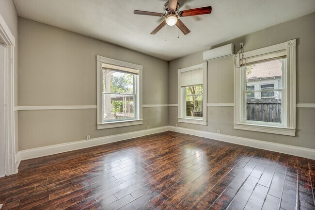 Building Photo - Freshly Updated 3 Bedroom Home
