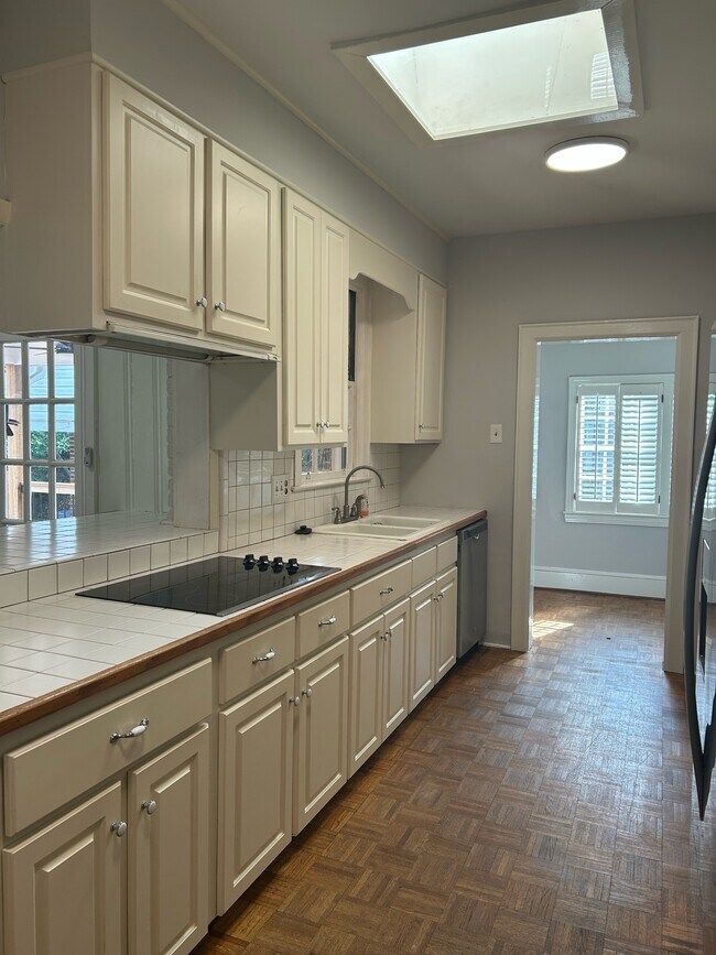 Building Photo - 1679 S Milledge Ave