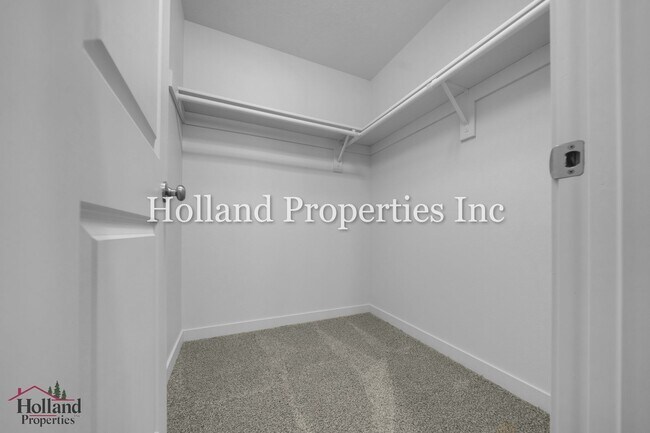 Building Photo - 9059 SW Sagert St