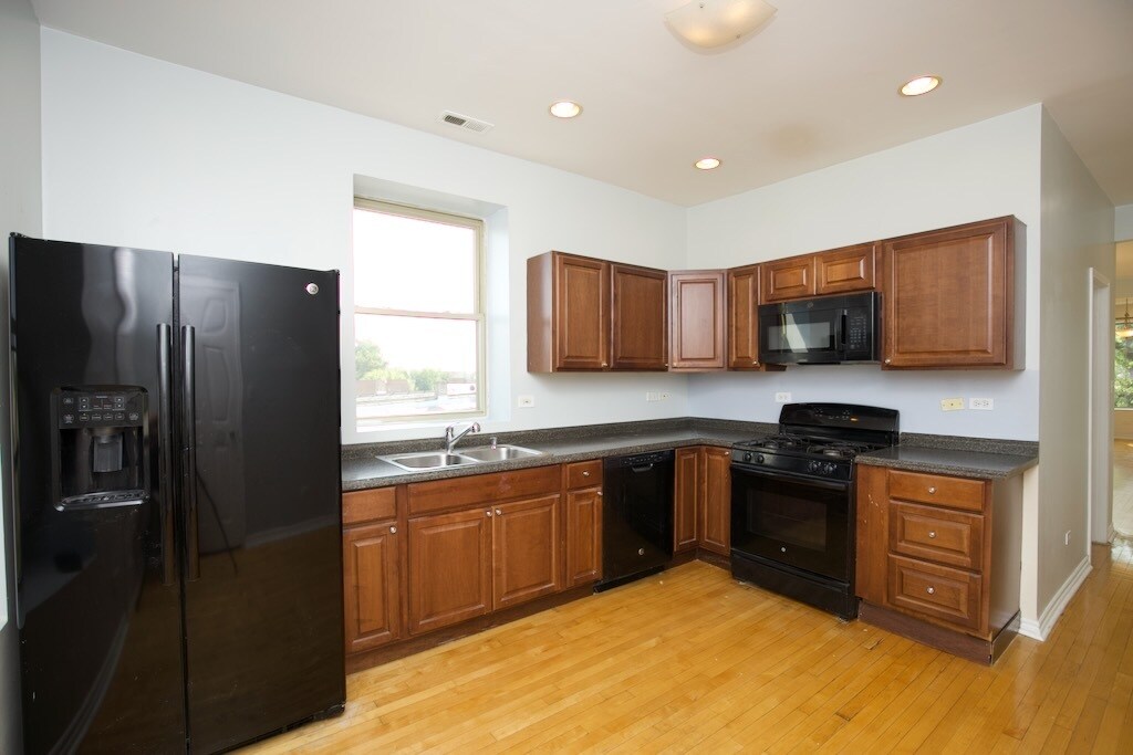 Building Photo - 2531 N Kildare Ave