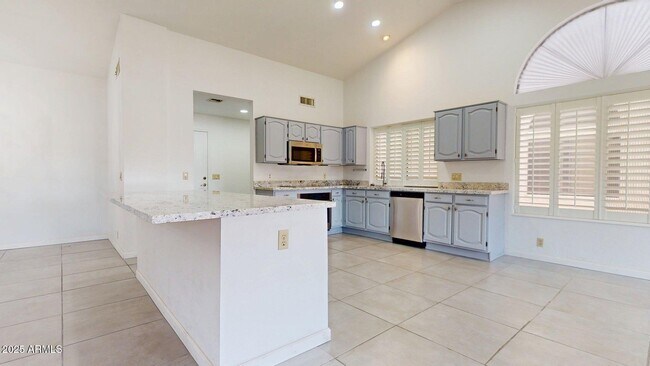 Building Photo - 9814 W Menadota Dr
