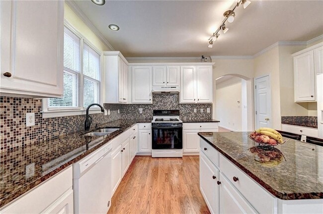 Building Photo - 3615 Ansley Park Dr