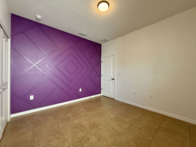 Building Photo - 10551 Park Meadowbrooke Dr