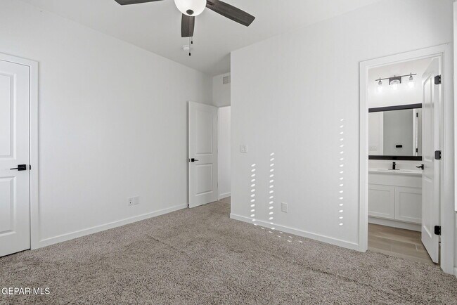 Building Photo - 4512 Mark Avizo