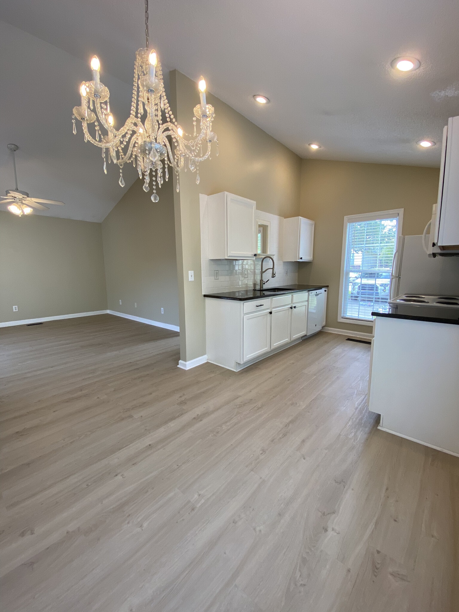 Building Photo - 3 Forest Creek Dr
