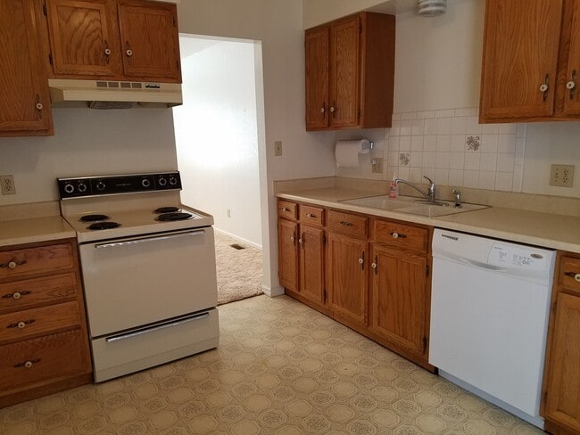 Building Photo - 2 bedroom 1 bath