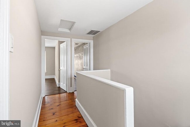 Building Photo - 161 Hermitage St