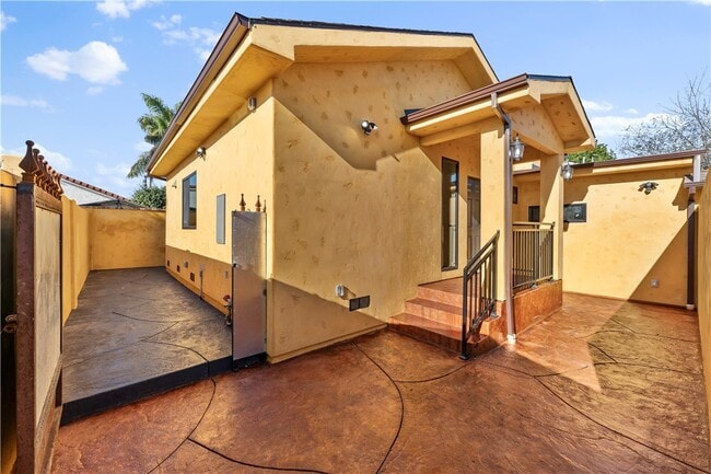 Primary Photo - 13249 Kagel Canyon St