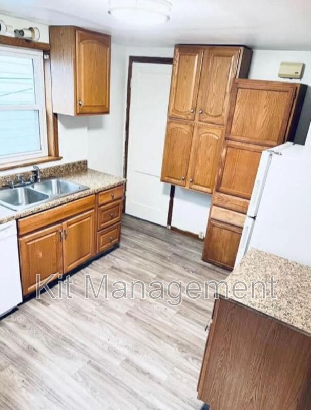 Building Photo - 619 Durango Dr