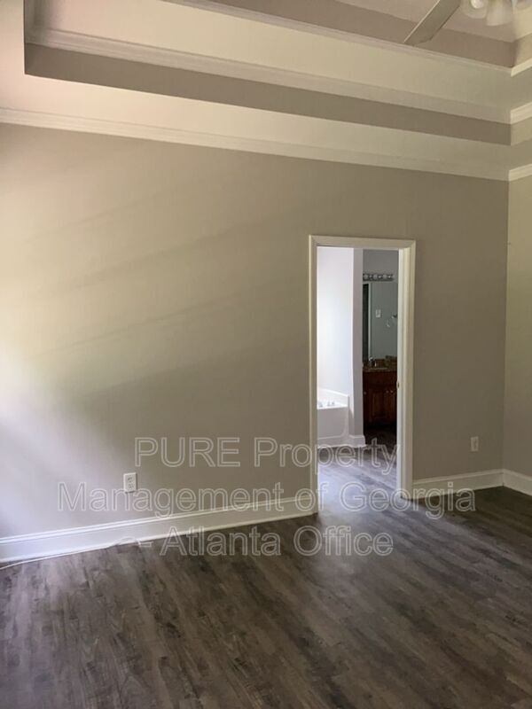 Building Photo - 27 N Hampton Dr