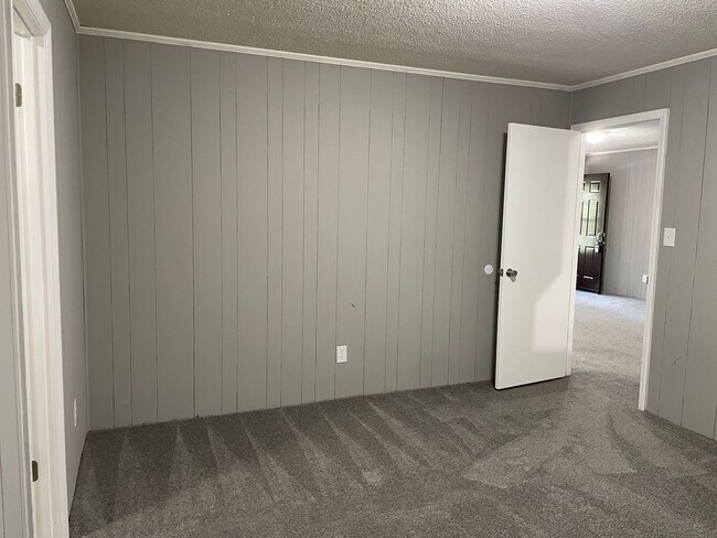Building Photo - 352