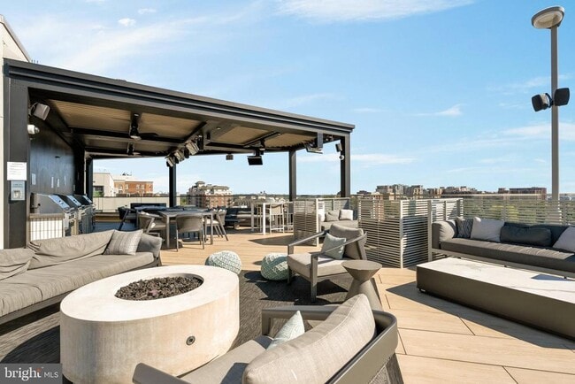 Building Photo - 1021 N Garfield St