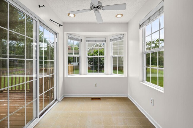 Building Photo - West Knoxville 37922 - Freshly painted and move-in ready, 3-bedroom, 2.5-bath home - Contact Matt...