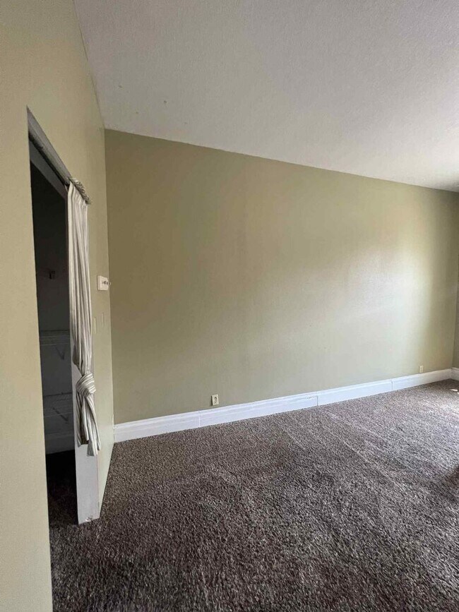 Building Photo - COMING SOON: Spacious Loft Living in the H...