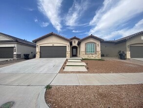 Building Photo - East El Paso 4 bed 2 bath Refrig A/C with gorgeous landscaping!