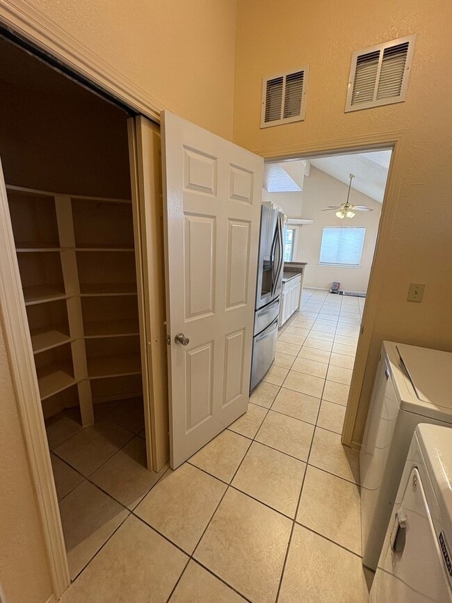 Building Photo - WEST SIDE HOME FOR RENT