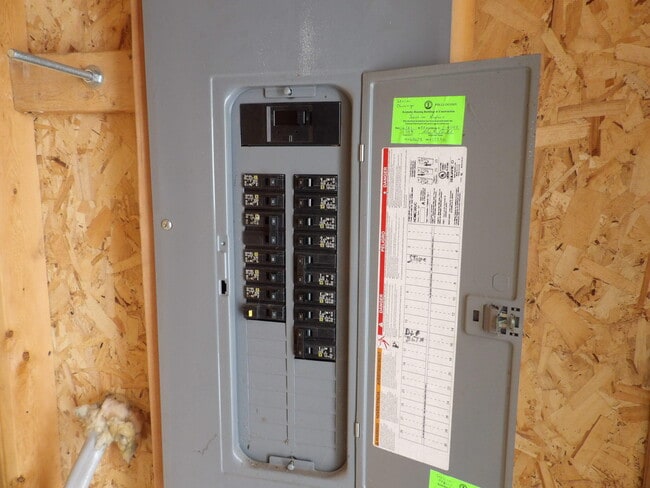 Building Photo - 468 Schenkel Ln