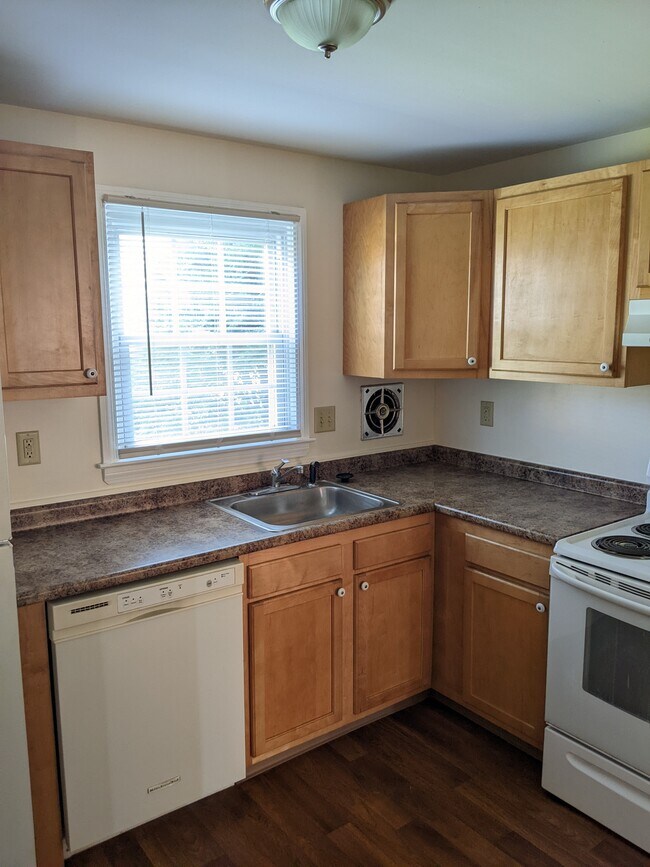 Building Photo - 25 Grandview Dr