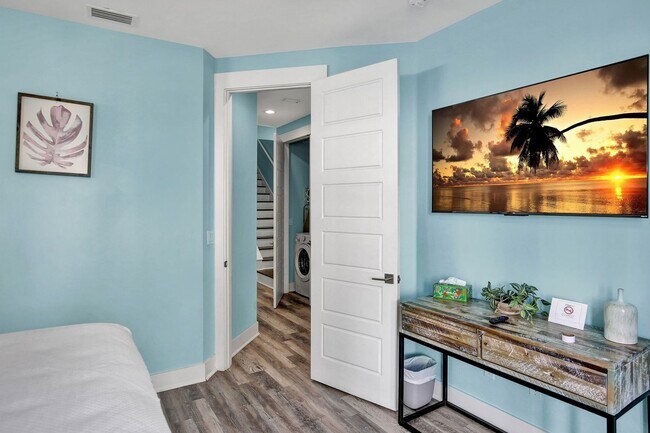 Building Photo - Luxury Beach Living Just Two Blocks from the Ocean – 4 Bed/3 Bath Fully Furnished Jacksonville Be...