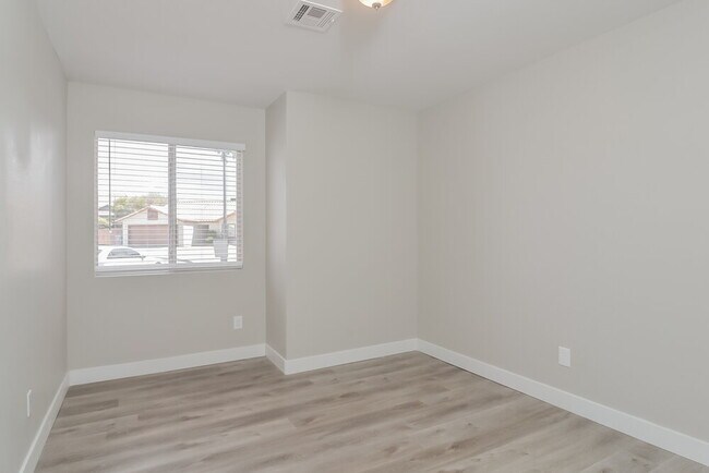 Building Photo - 390 Lombardy Cir