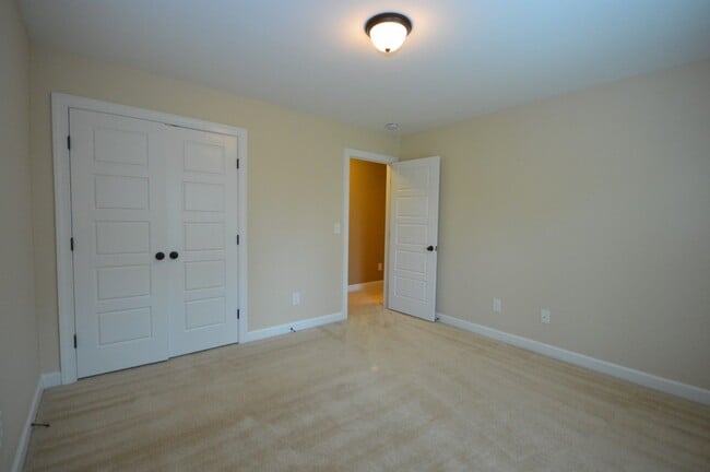 Building Photo - 204 Station Dr