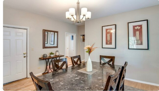 Building Photo - 7353 S Kenwood Ave