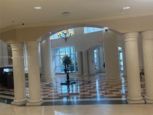 Building Photo - 20000 E Country Club Dr