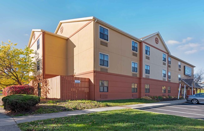 Building Photo - Furnished Studio-Rochester - Henrietta