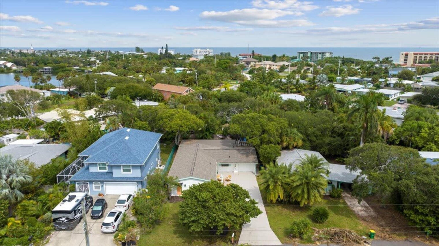 Building Photo - 1345 Bayshore Dr