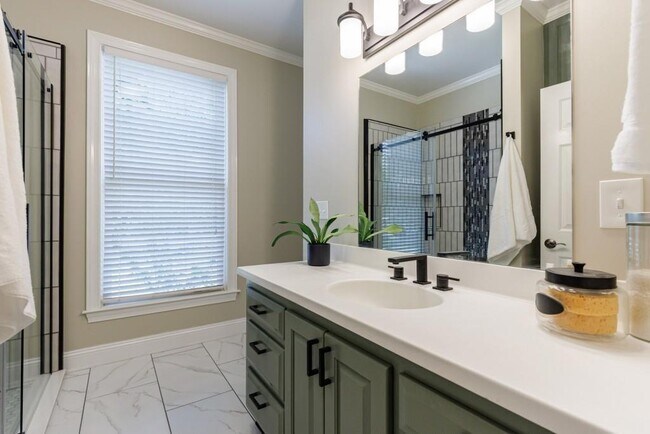 Building Photo - 390 Alpine Dr