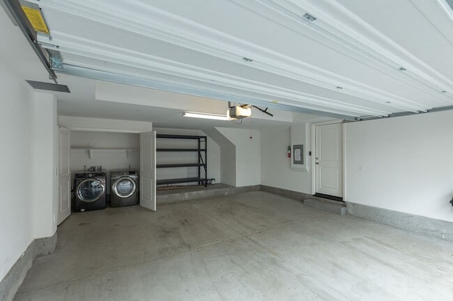 Building Photo - 2 Bedroom 2.5 Bath Townhome near Seabridge...