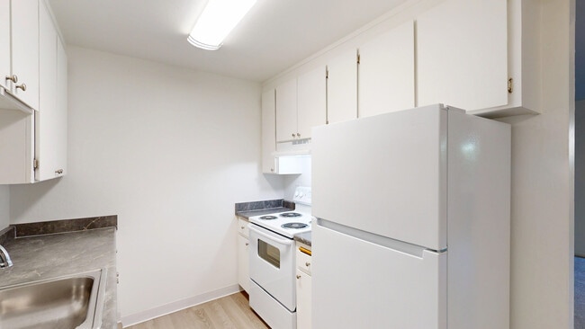 Building Photo - 410 Alameda del Prado