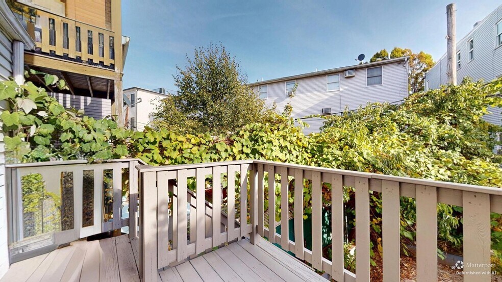 Building Photo - 161 Bennington St