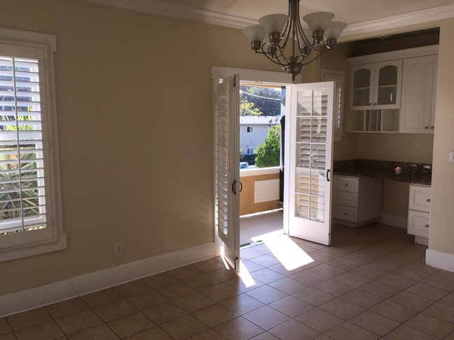 Living room facing balcony - 261 Parke St