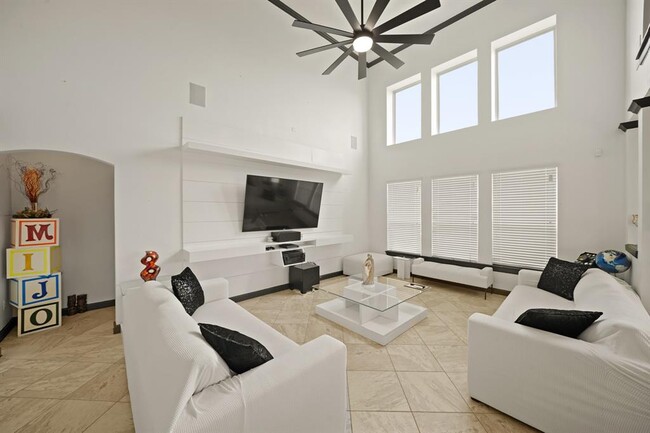 Building Photo - 249 Castlegate Ln