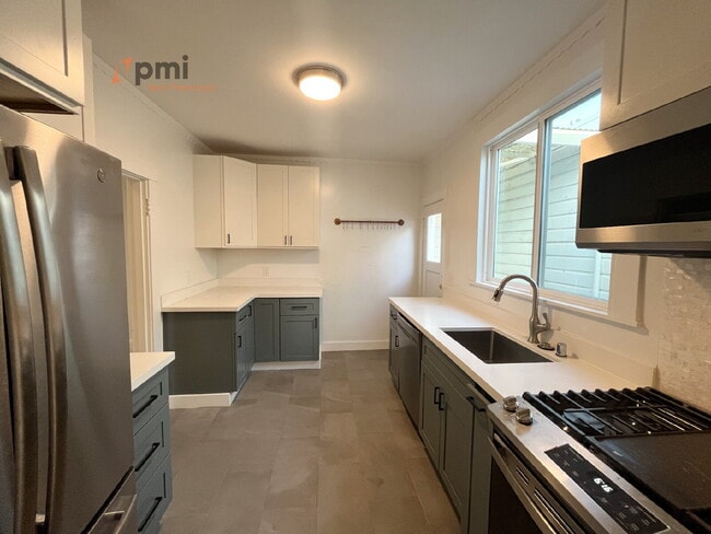 Building Photo - Charming 2br, 1ba Apartment in Lower Pacific Heights w/ Downtown Views