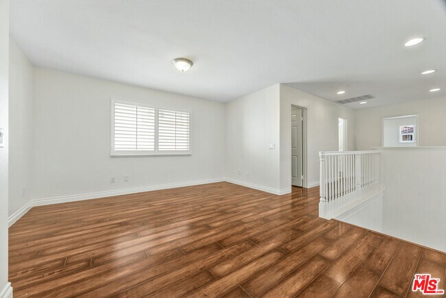 Building Photo - 2909 Venezia Ln