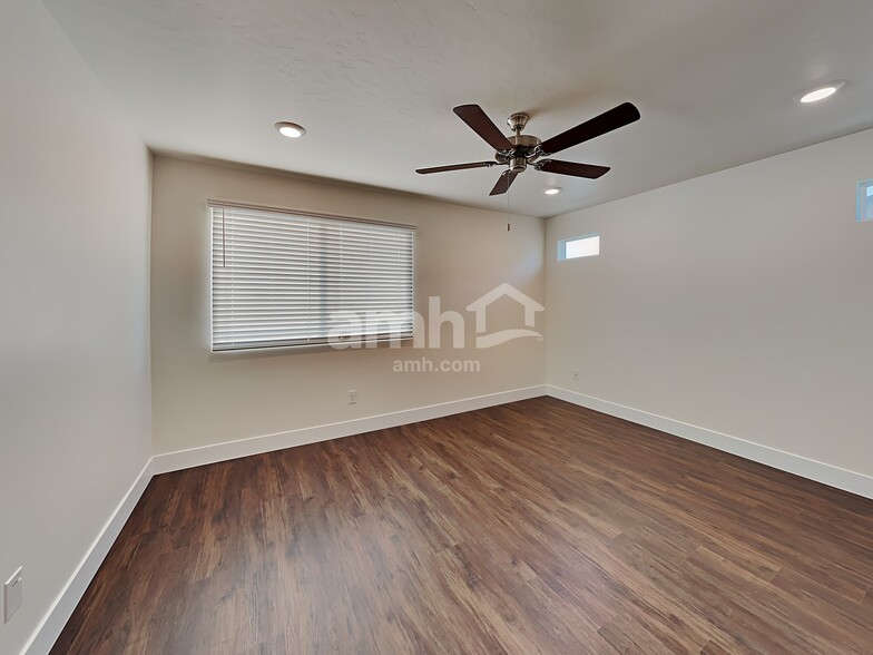Building Photo - 936 Moorside Ave