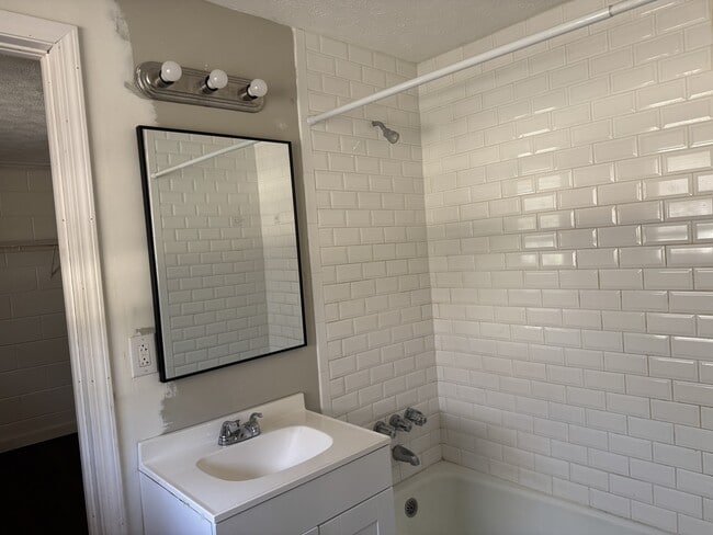 Building Photo - 1780 N Hl St Ext