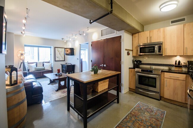 Building Photo - Authentically Cool Downtown Austin Condo | Walk Everywhere | Fully Furnished