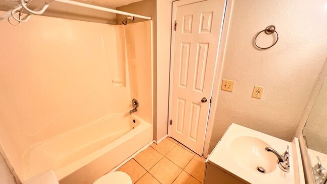 Building Photo - Altamonte Springs Apartment Coming SOON!