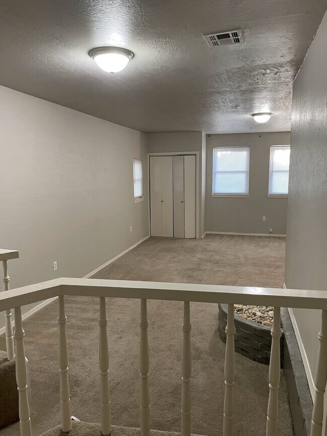 Building Photo - 1807 Comanche St