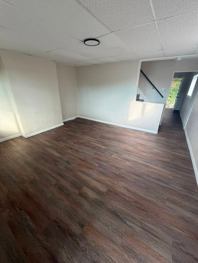 Building Photo - Welcome Home! Bright, Spacious, and Ready for New Residents