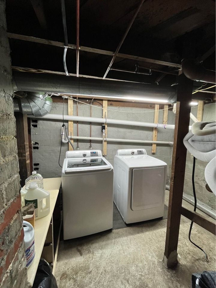 Building Photo - 806 W Broadway St