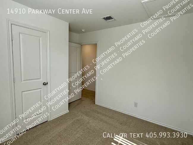 Building Photo - 14910 Parkway Center Ave