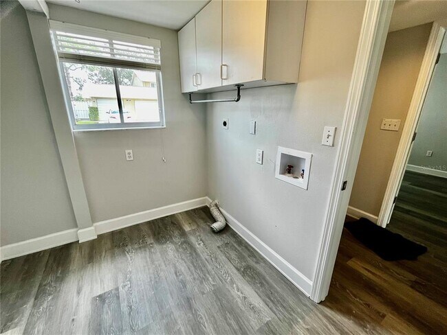 Building Photo - 6490 Cape Hatteras Way NE