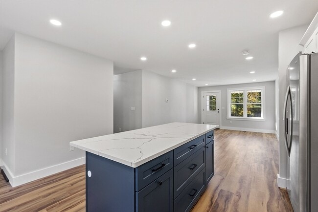 Building Photo - 18 Buttonwood Pl